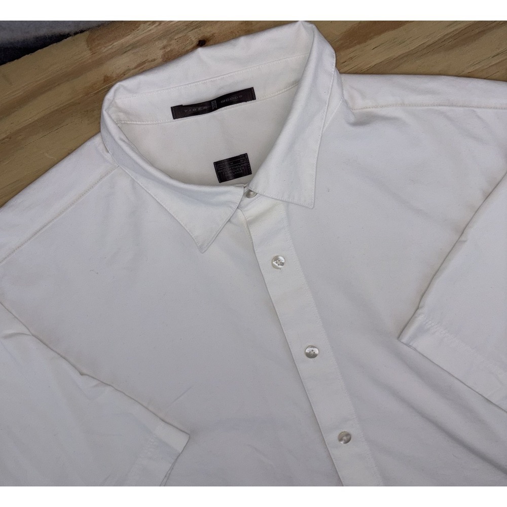 Tiger Woods Shirt Medium Ivory Lightweight Button Up‎ Short Sleeve